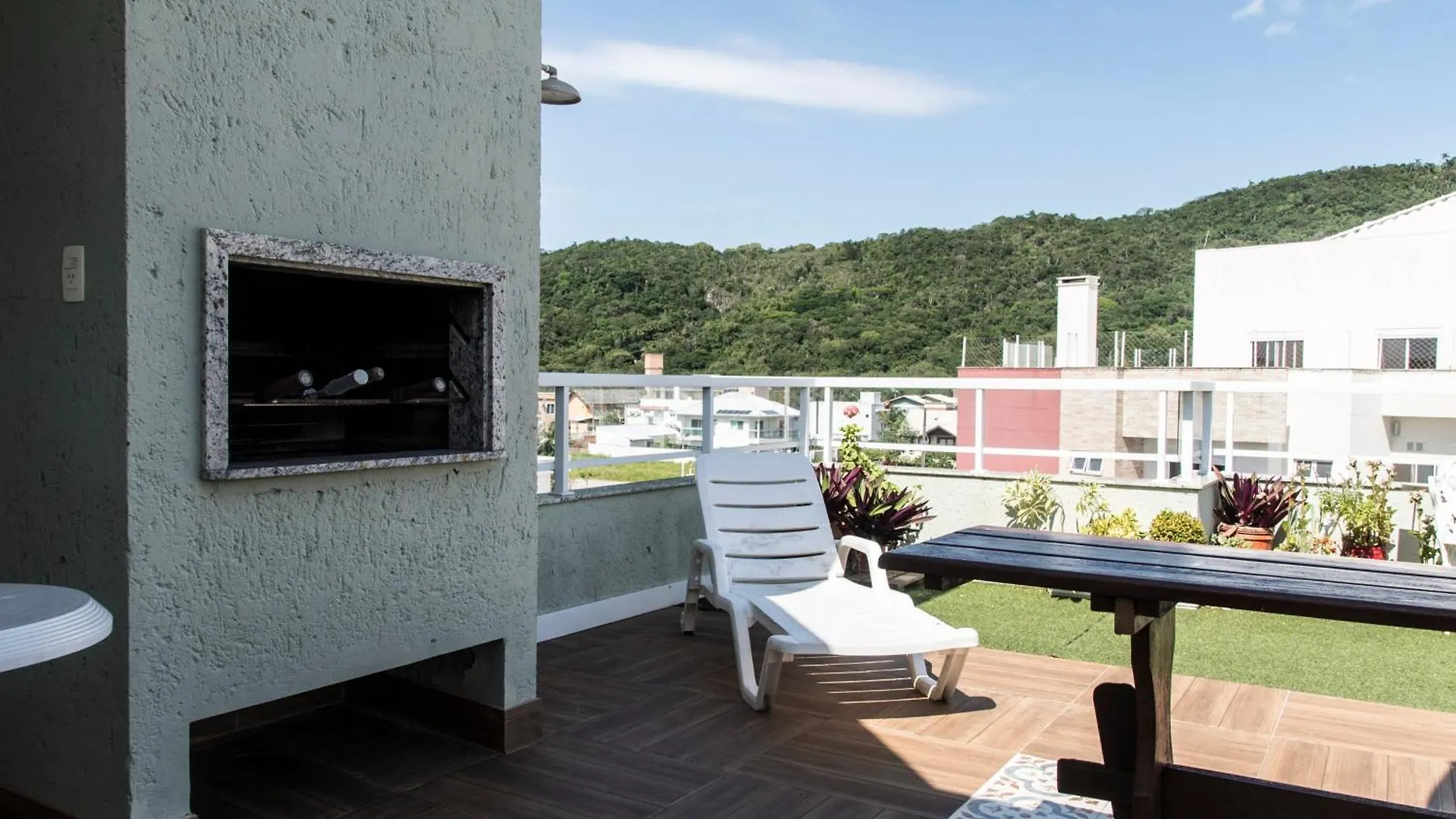 Jardim Suspenso A 400M Da Praia Ing13 Florianopolis 0*,  Brazil